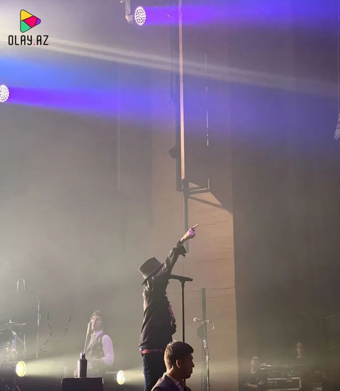 Azərbaycanlı fanatını səhnəyə çıxardı - Video