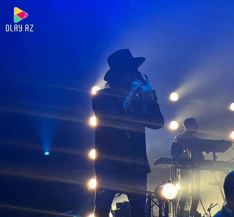 Azərbaycanlı fanatını səhnəyə çıxardı - Video