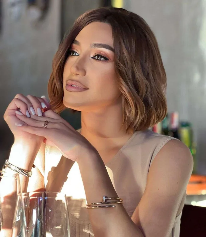 “Makiyaj ustaları məni otaqdan qovur”