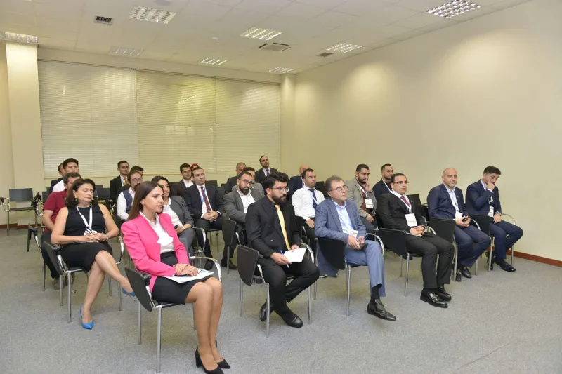 Nazir naşirlərlə görüşdü