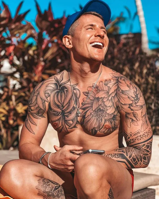 Sergey biznesmenlə sevgilidir?