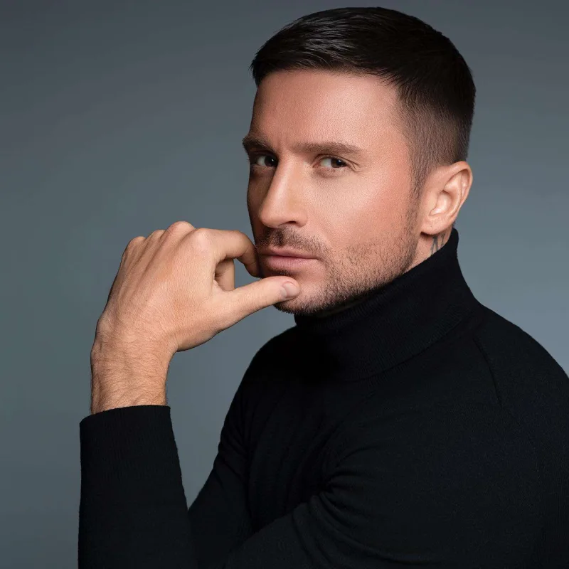 Sergey biznesmenlə sevgilidir?