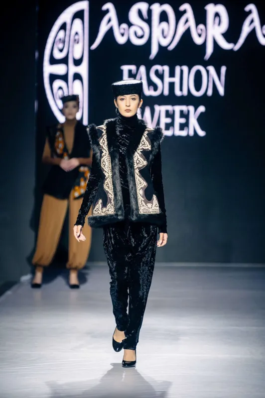 Gülnarə Xəlilovanın libasları Qazaxıstan dəb həftəsində