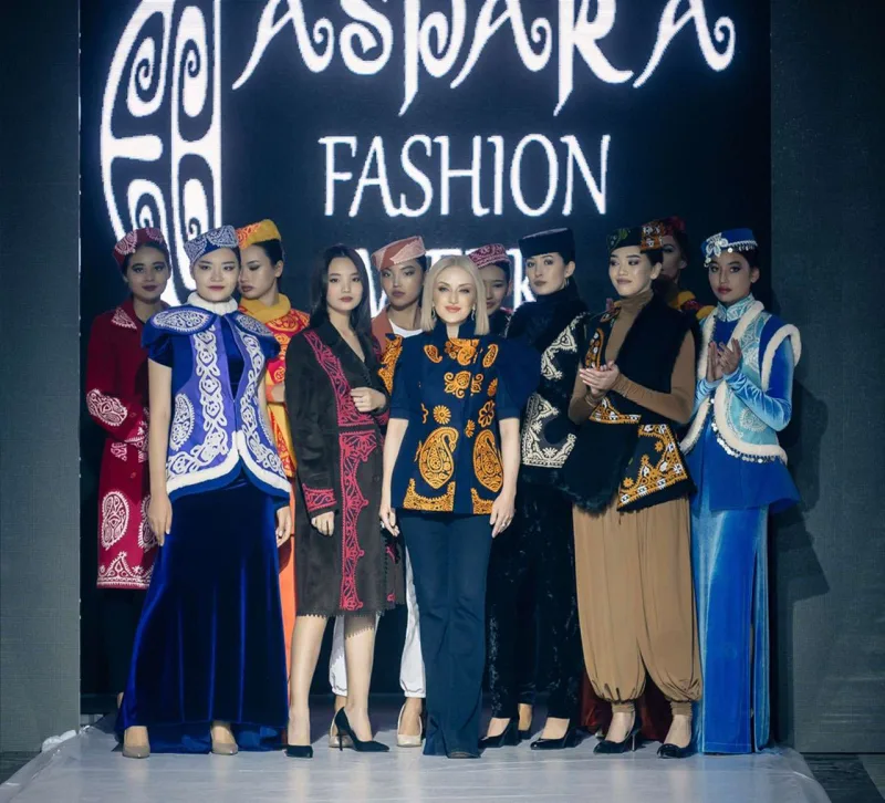 Gülnarə Xəlilovanın libasları Qazaxıstan dəb həftəsində