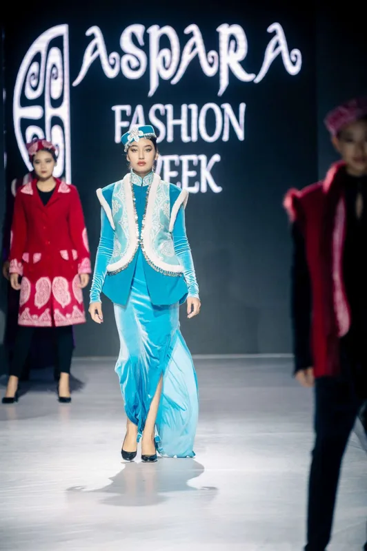 Gülnarə Xəlilovanın libasları Qazaxıstan dəb həftəsində