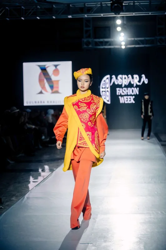 Gülnarə Xəlilovanın libasları Qazaxıstan dəb həftəsində