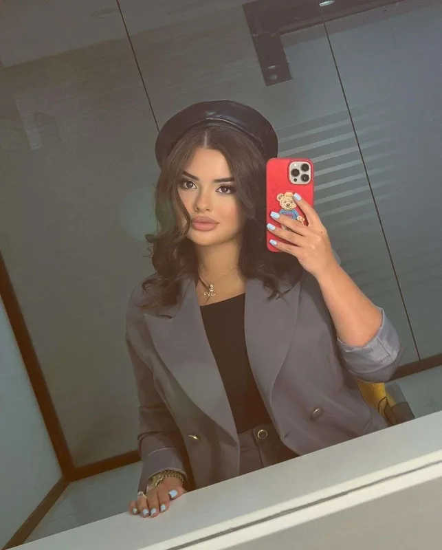 Mina boşanmasından danışdı