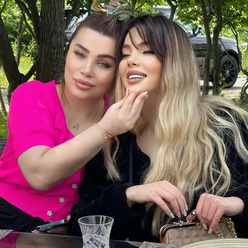 Şəfəq ayrılıq xəbərləri barədə danışdı