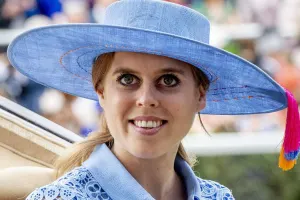 II Elizabetin şahzadə nəvəsi İngiltərədən köçür