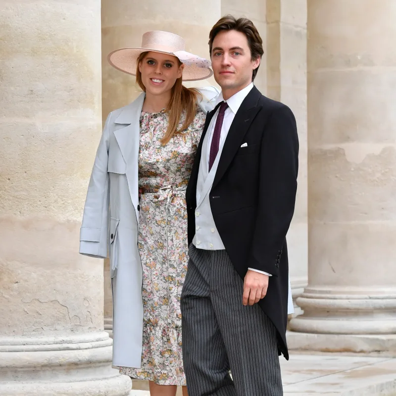 II Elizabetin şahzadə nəvəsi İngiltərədən köçür