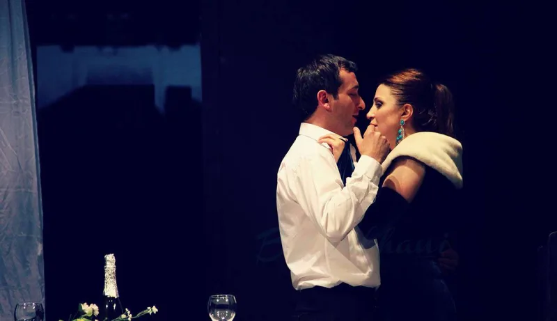 “Teatrda işlədiyim üçün acından ölürəm”