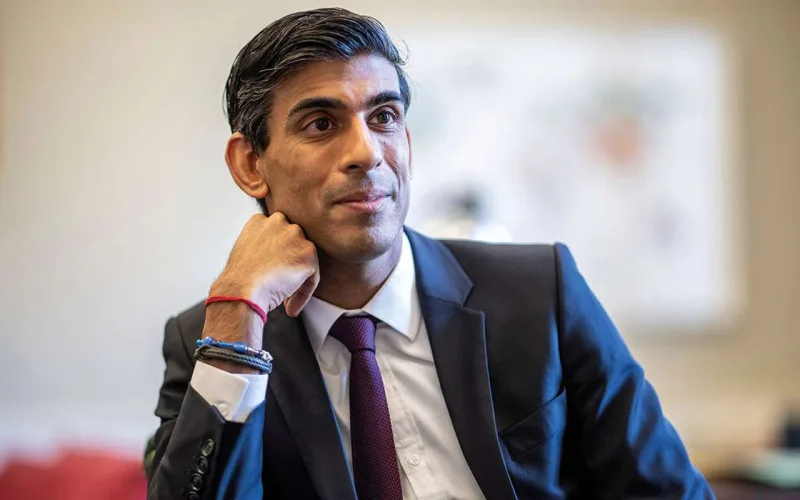 İngilis Baş nazirin rəqsi gündəm oldu