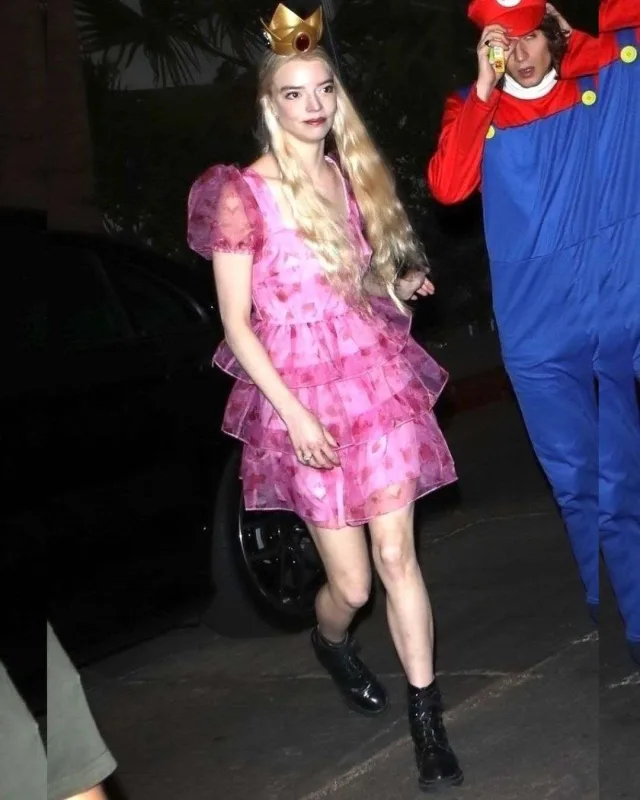 Rəngarəng “Halloween”də Hollivud ulduzları