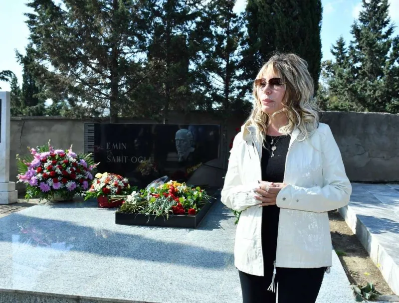 Emin Sabitoğlunun doğum günündə məzarı ziyarət edildi