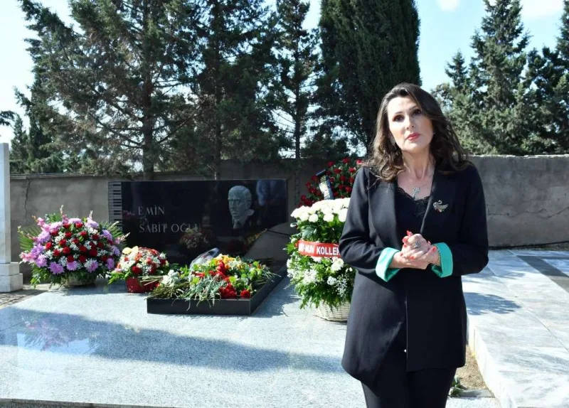 Emin Sabitoğlunun doğum günündə məzarı ziyarət edildi