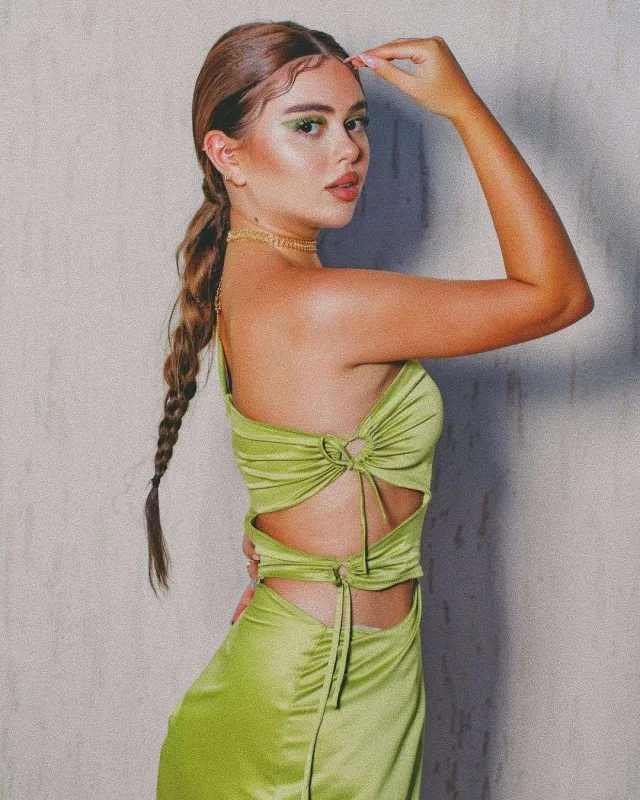 İnfluenserlər Əməkdar artistə qarşı