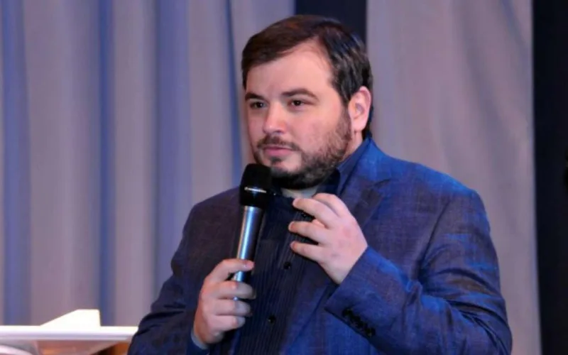 “Bakılı oğlanlar”ın üzvü erməni aparıcını işə götürdü