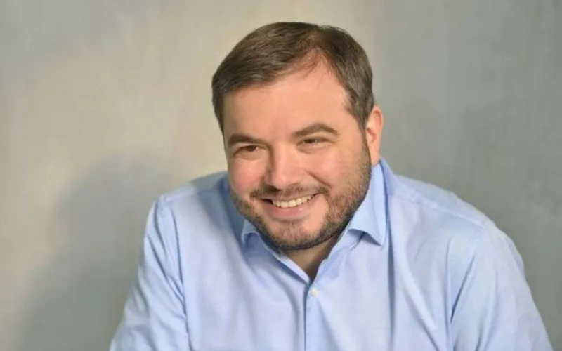 “Bakılı oğlanlar”ın üzvü erməni aparıcını işə götürdü