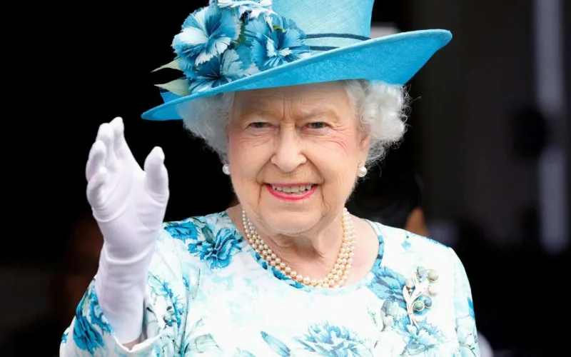 Elizabetin 50 ildir imtina etmədiyi 7 gözəllik qaydası