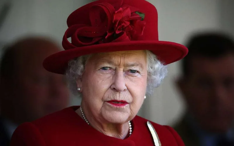 Elizabetin 50 ildir imtina etmədiyi 7 gözəllik qaydası