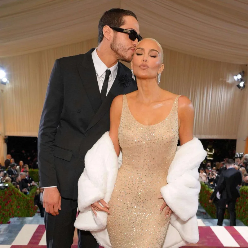 Emilinin yeni sevgilisi Pitdir!