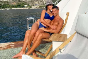 Oğlunun küllərini evində saxlayır