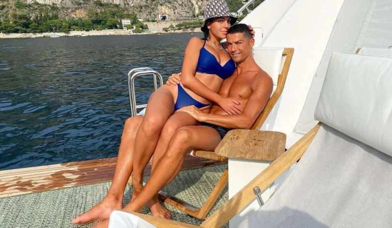 Oğlunun küllərini evində saxlayır