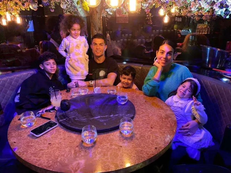 Oğlunun küllərini evində saxlayır