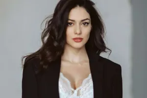 “Maşını üstümə sürməyə davam etdi”