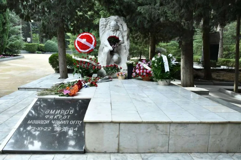 Fikrət Əmirovun doğum günündə məzarı ziyarət edildi
