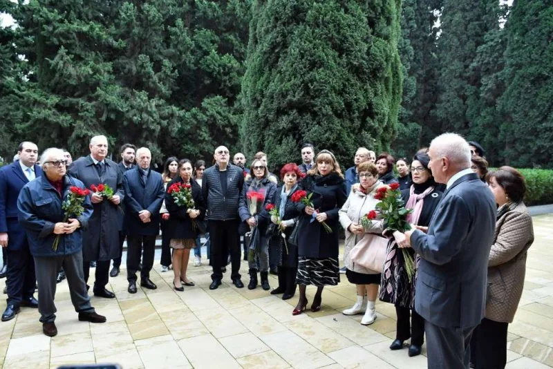 Fikrət Əmirovun doğum günündə məzarı ziyarət edildi