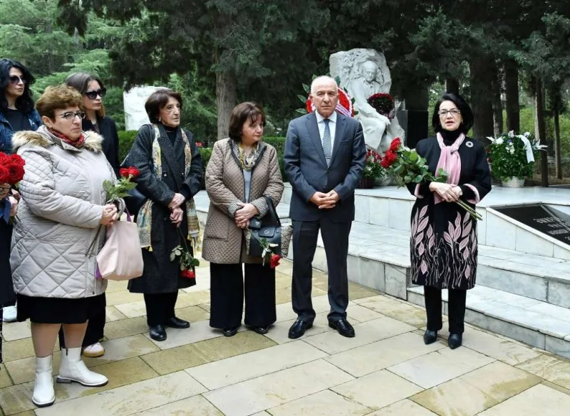 Fikrət Əmirovun doğum günündə məzarı ziyarət edildi