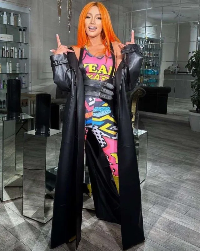 Röya fərqli tərzdə səhnədə!