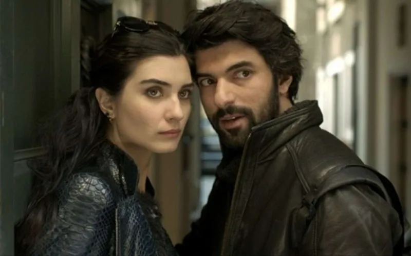 Tuba Enginlə eşq dedi-qodularından yazdı