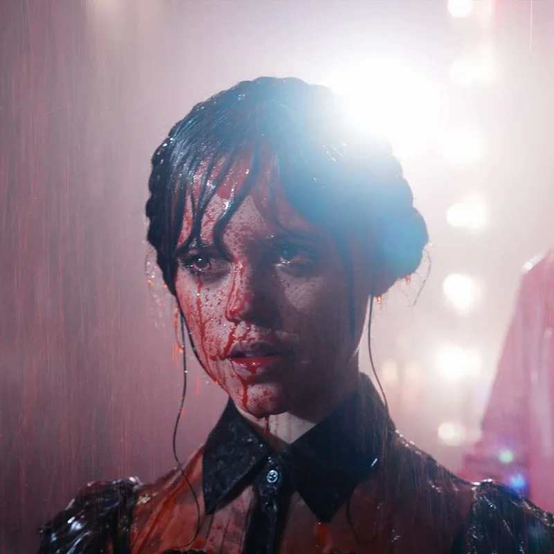 Venzdi məşhur səhnədə kovid olduğunu dedi, tənqid olundu