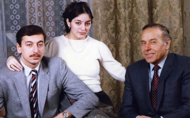 Bu gün Heydər Əliyevin anım günüdür!