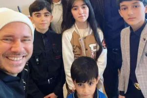 Türk musiqiçi ifasıyla populyarlaşan azərbaycanlı uşaqlarla görüşdü