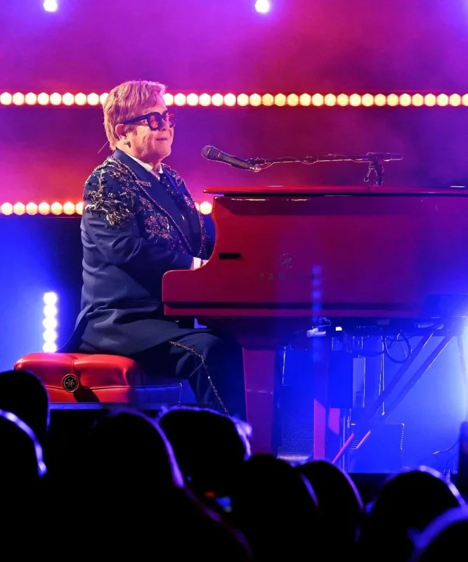 Bu il milyonlar qazanan müğənnilər