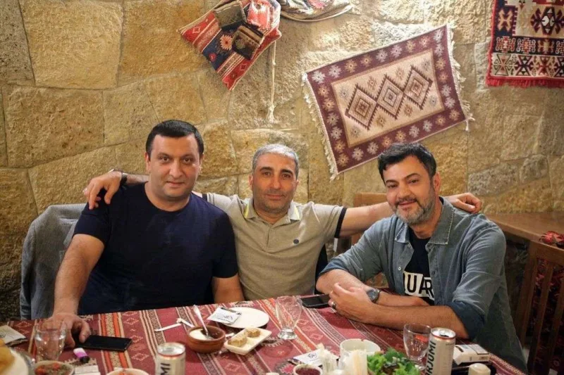 Şəkilsiz məşhurlar...