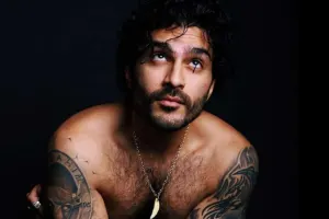 “İstədiyi kimi yaşayanları daşqalaq edirlər”