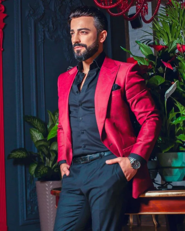 Tələbə yoldaşları Şəhriyara “əmi” deyir