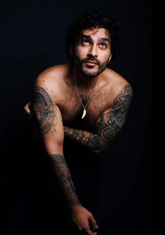 “İstədiyi kimi yaşayanları daşqalaq edirlər”