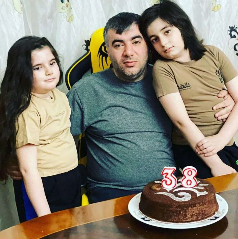 “Buraxın atamı, nə olar?!”