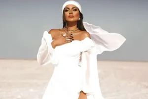 Gülay toylara 10 minə gedir?