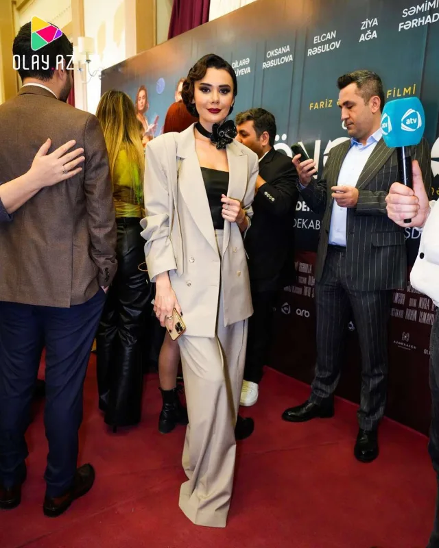 Bir gündə iki filmi təqdim edildi