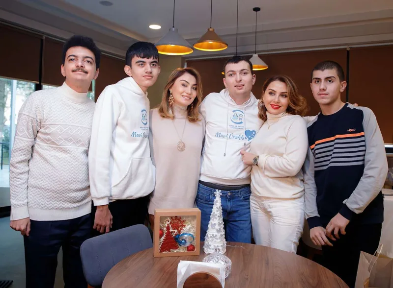 “Özümü onların arasında çox xoşbəxt hiss edirəm”