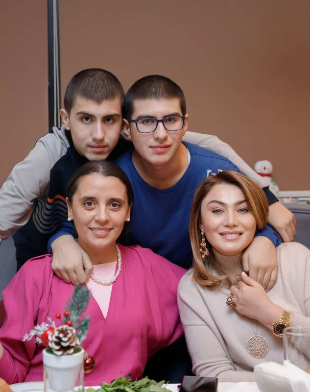 “Özümü onların arasında çox xoşbəxt hiss edirəm”