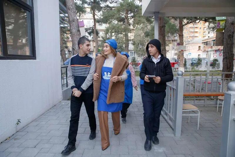 “Özümü onların arasında çox xoşbəxt hiss edirəm”