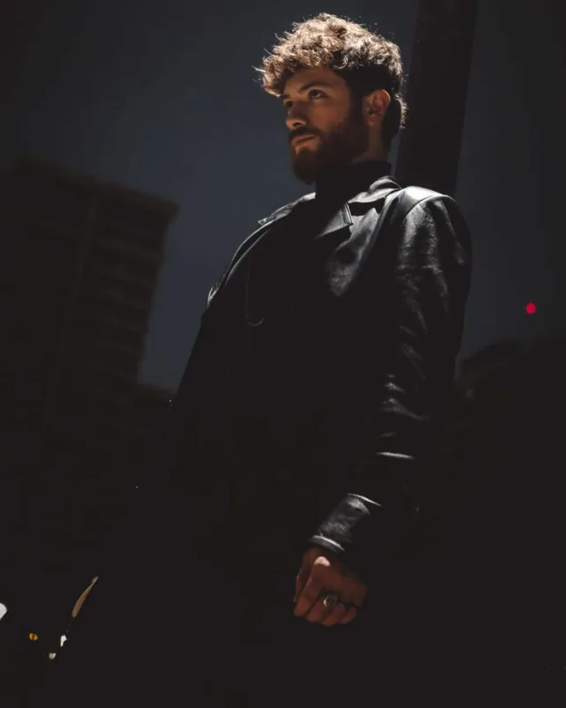 3 il əvvəl yazdığı mahnını təqdim etdi