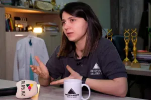 “Məşhurluqdan əvvəl salonda işləyirdim”